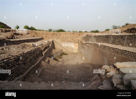 largest city of harappan civilization|Dholavira: a Harappan City .